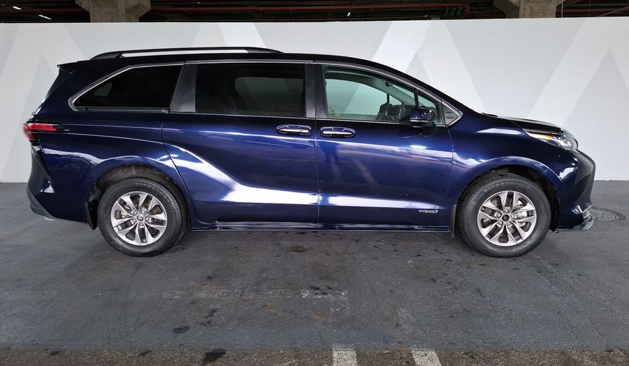 Toyota Sienna 2.5 HEV XLE AUTO Minivan 2021