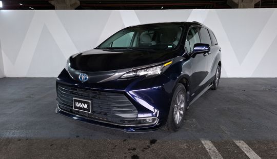 Toyota • Sienna
