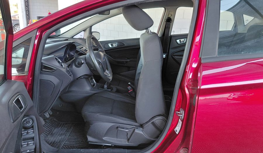 Ford Fiesta Kinetic Design 1.6 SE Hatchback 2015