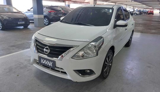 Nissan • Versa