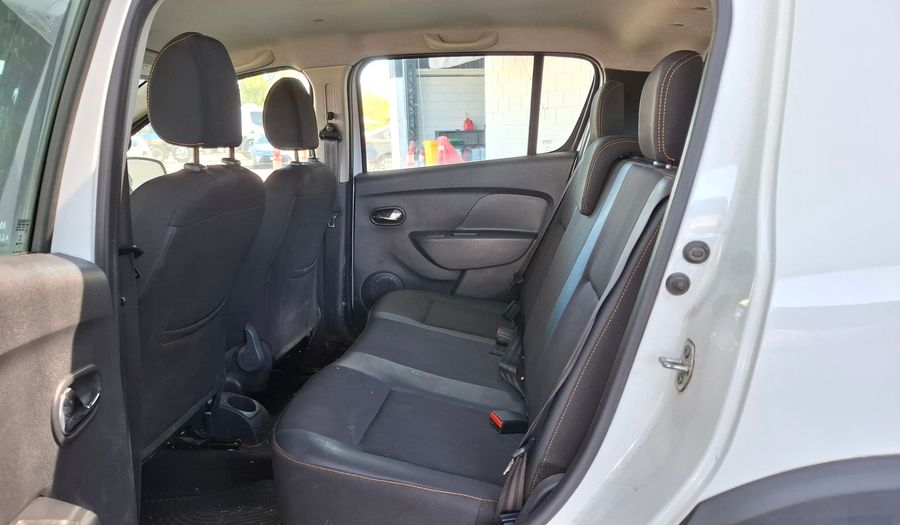 Renault Sandero Stepway 1.6 STEPWAY PRIVILEGE Hatchback 2017