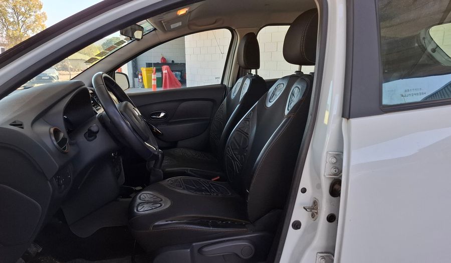 Renault Sandero Stepway 1.6 STEPWAY PRIVILEGE Hatchback 2017