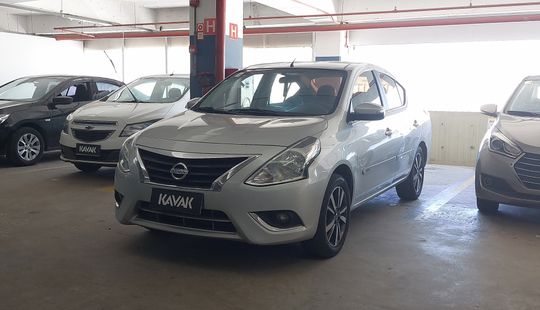 Nissan • Versa