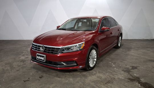 Volkswagen • Passat
