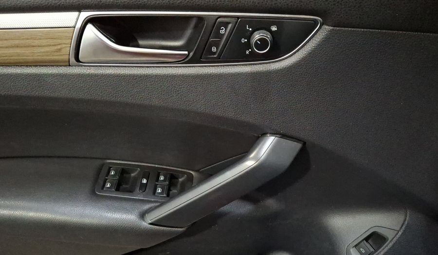 Volkswagen Passat 2.5 SPORTLINE Sedan 2017