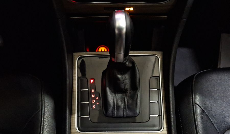 Volkswagen Passat 2.5 SPORTLINE Sedan 2017