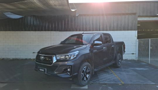 Toyota • Hilux