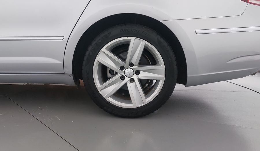Volkswagen Passat 2.0 TFSI DSG Sedan 2013