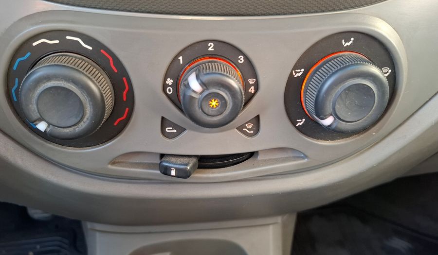 Fiat Palio 1.4 ATTRACTIVE Hatchback 2013