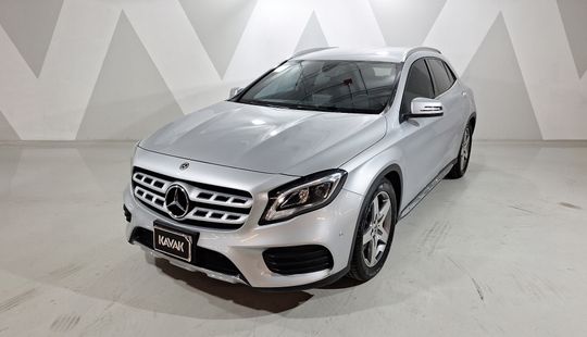 Mercedes Benz • Clase GLA