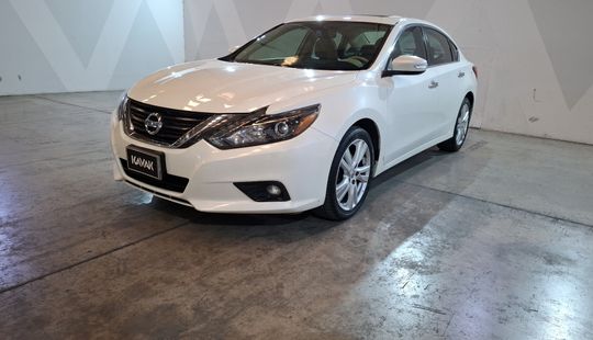 Nissan • Altima