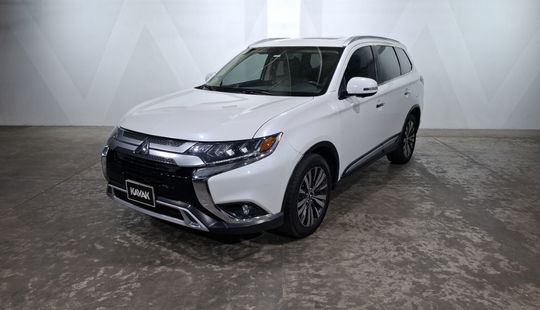 Mitsubishi • Outlander