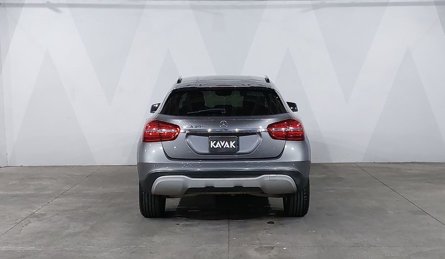 Mercedes Benz Clase Gla 1.6 GLA 200 DCT Suv 2019