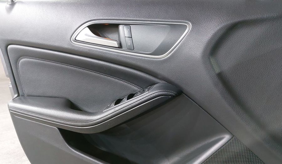Mercedes Benz Clase Gla 1.6 GLA 200 DCT Suv 2019