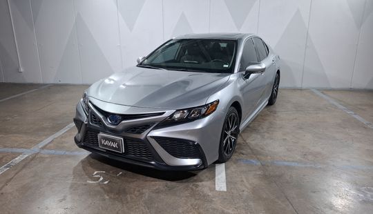 Toyota • Camry