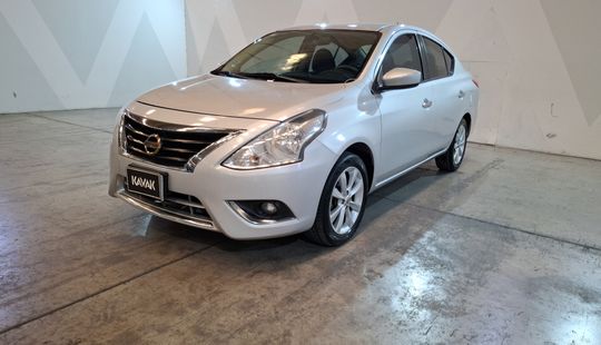 Nissan • Versa