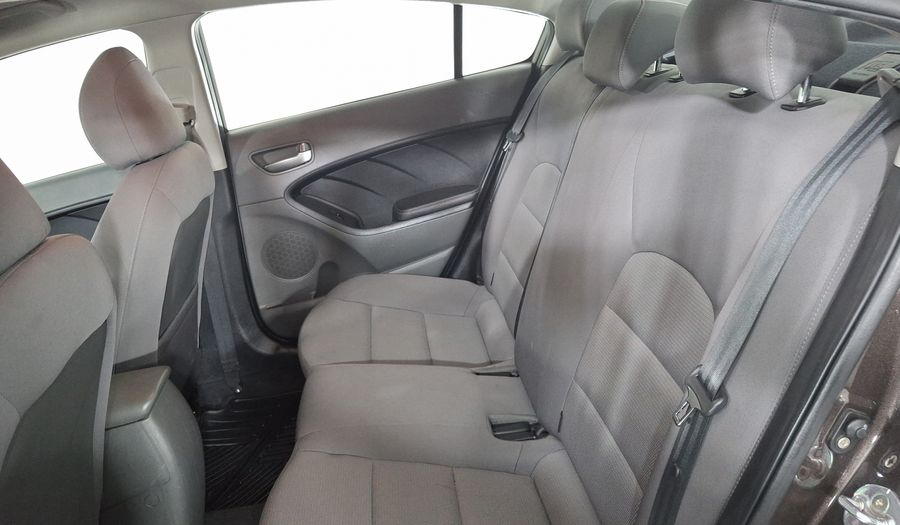 Kia Forte 2.0 L MT Sedan 2017
