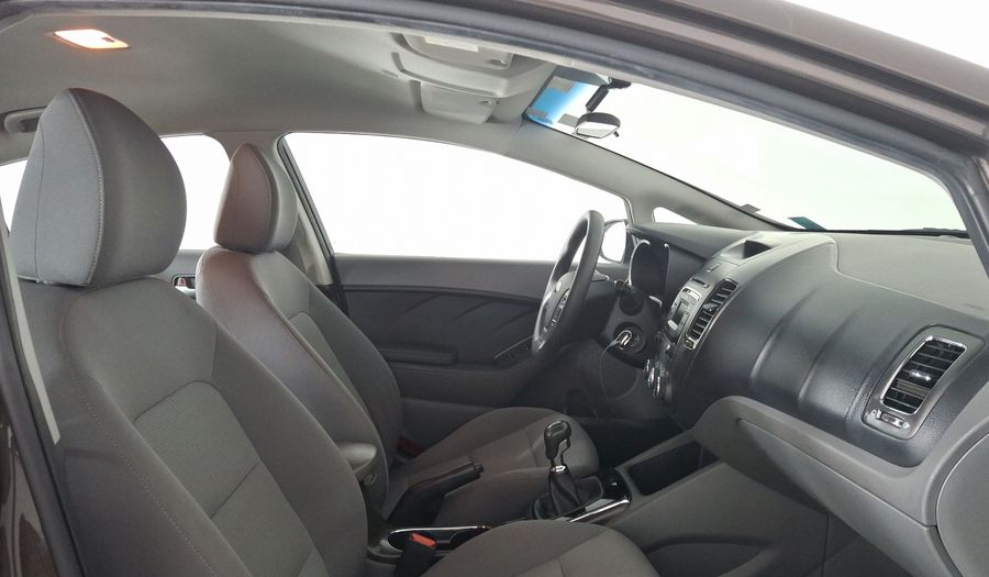Kia Forte 2.0 L MT Sedan 2017