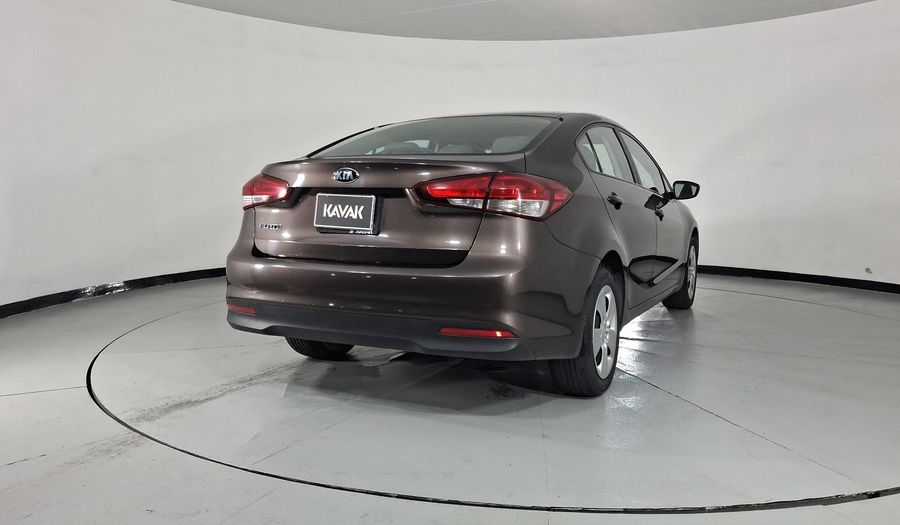 Kia Forte 2.0 L MT Sedan 2017