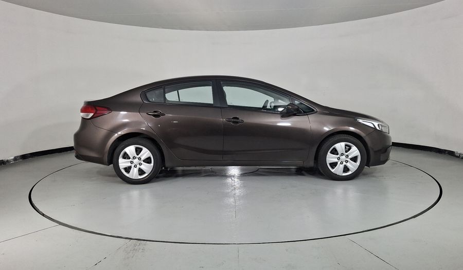 Kia Forte 2.0 L MT Sedan 2017