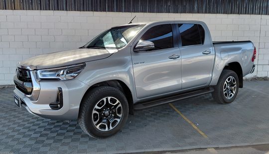 Toyota • Hilux