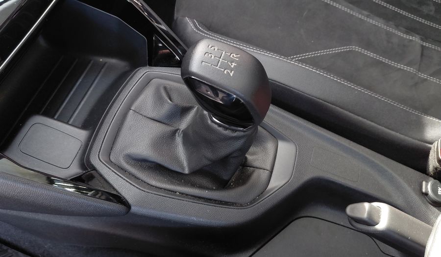 Peugeot 208 1.6L ALLURE Hatchback 2021
