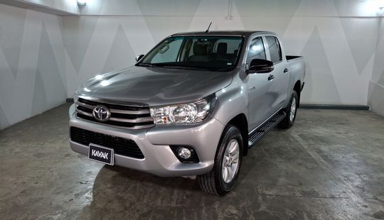Toyota • Hilux