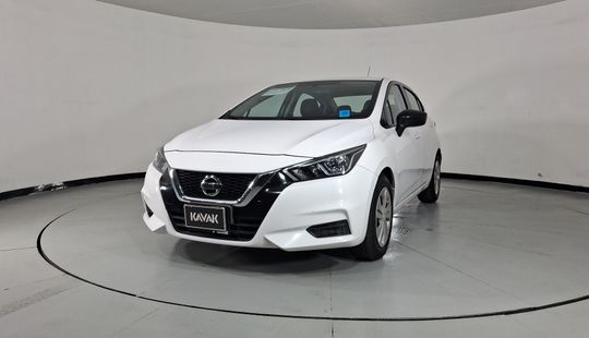 Nissan • Versa