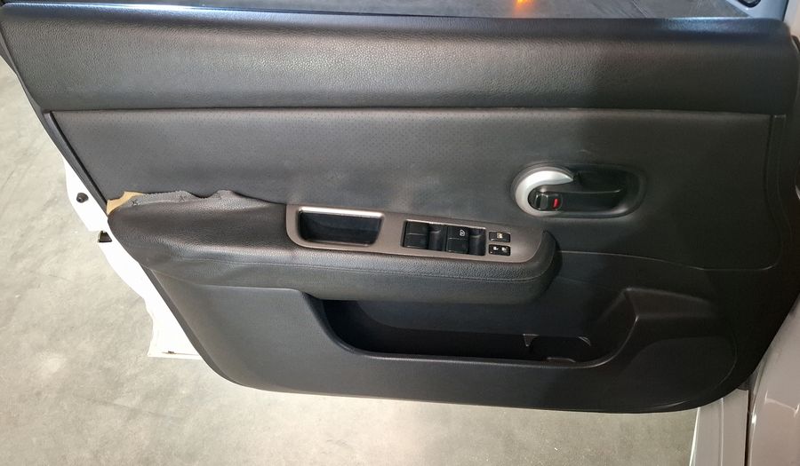 Nissan Tiida 1.8 TEKNA Hatchback 2011
