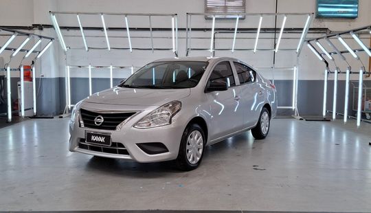 Nissan • Versa