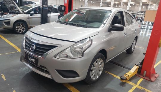 Nissan • Versa