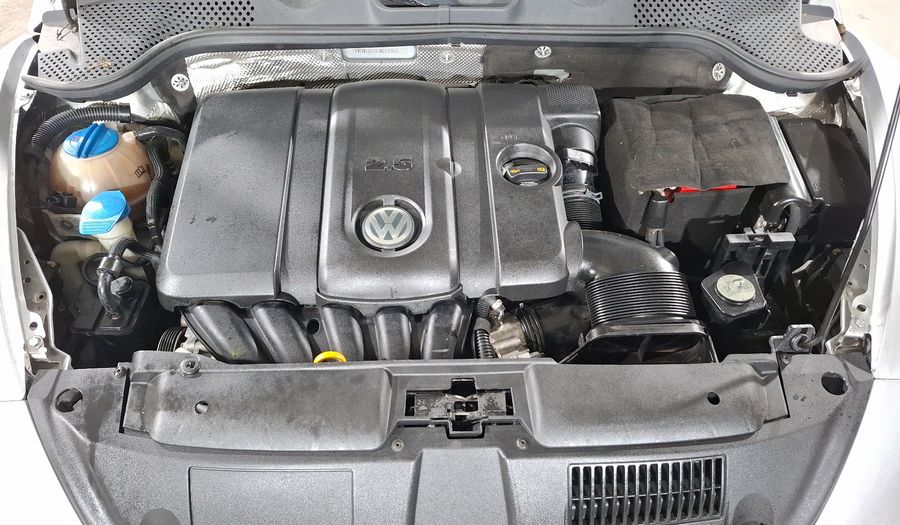 Volkswagen Beetle 2.5 SPORT MT Hatchback 2015