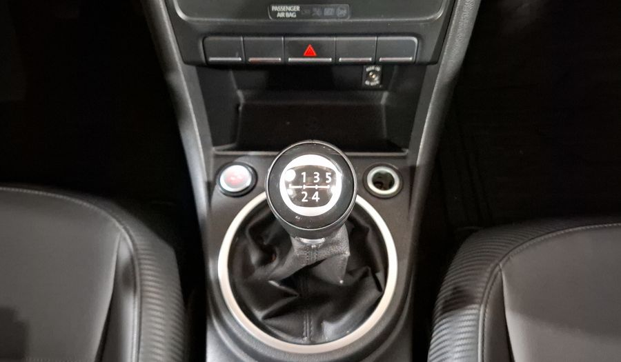 Volkswagen Beetle 2.5 SPORT MT Hatchback 2015