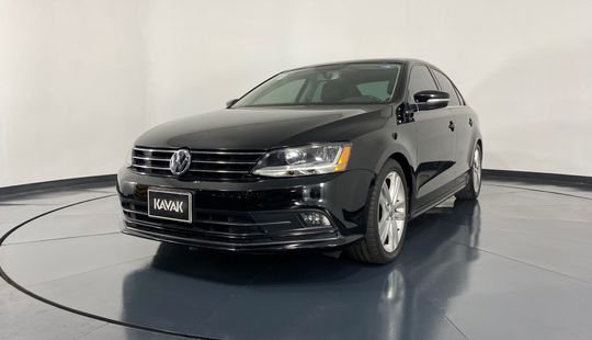 Volkswagen • Jetta