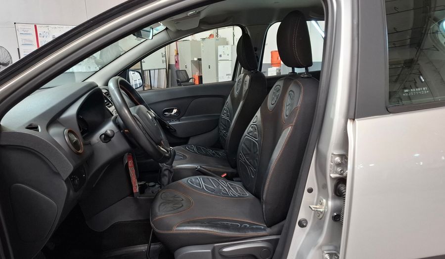Renault Sandero Stepway 1.6 STEPWAY PRIVILEGE Hatchback 2017