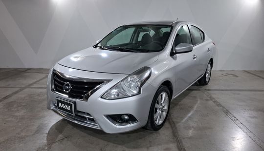 Nissan • Versa