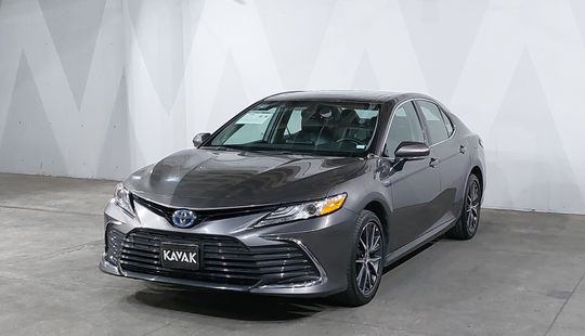 Toyota • Camry