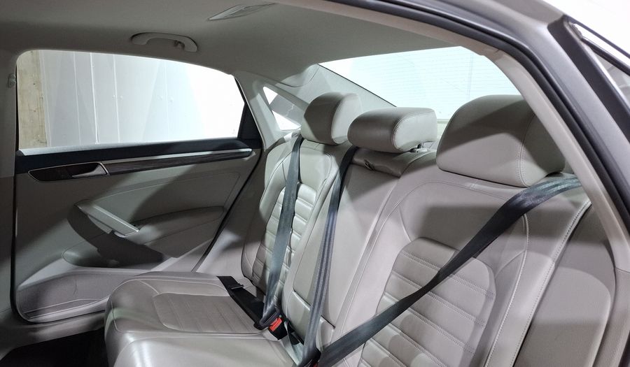 Volkswagen Passat 2.0 HIGHLINE TDI Sedan 2016