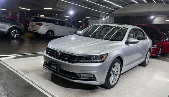 Volkswagen • Passat
