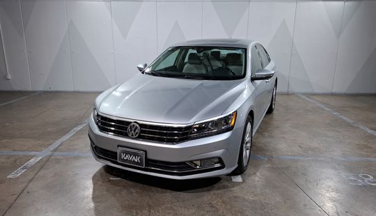 Volkswagen • Passat