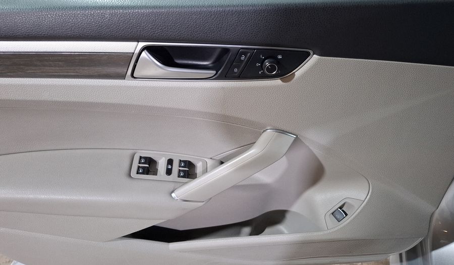 Volkswagen Passat 2.0 HIGHLINE TDI Sedan 2016