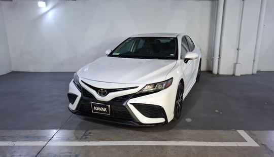 Toyota • Camry