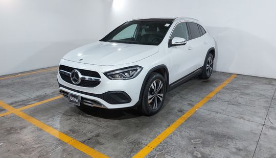 Mercedes Benz • Clase GLA