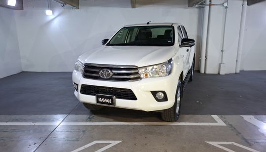 Toyota • Hilux