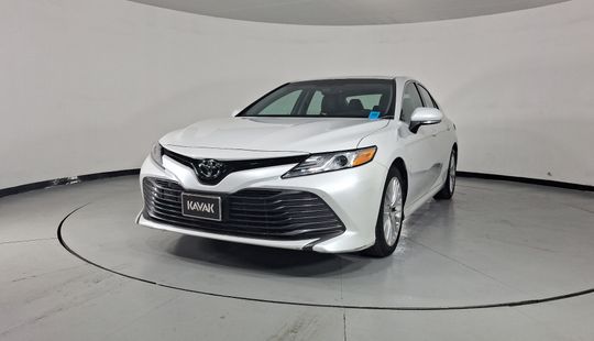Toyota • Camry