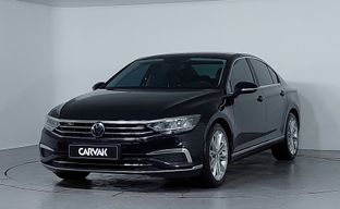 Volkswagen • Passat