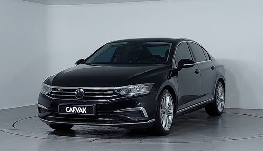 Volkswagen • Passat
