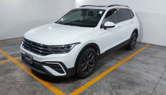 Volkswagen • Tiguan