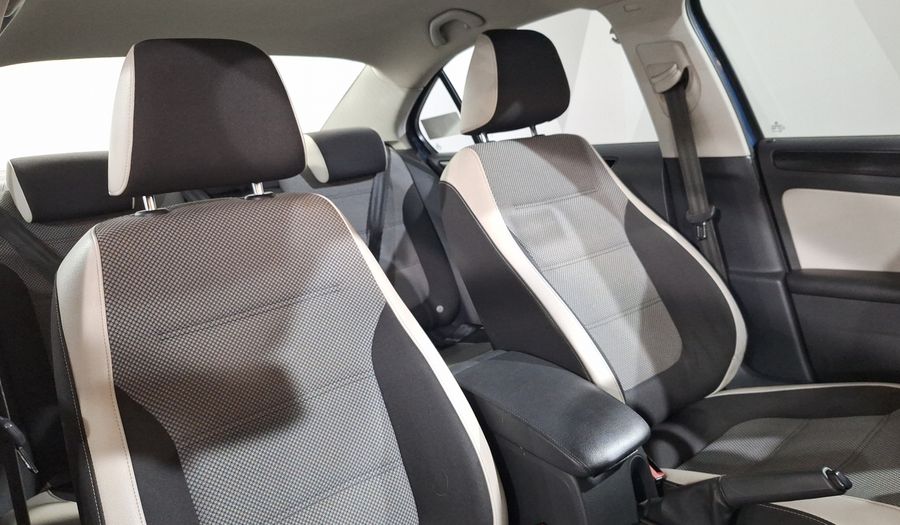 Volkswagen Jetta 2.0 LIVE MT Sedan 2016