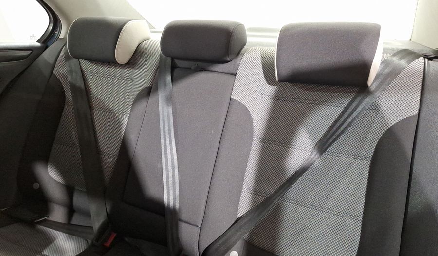 Volkswagen Jetta 2.0 LIVE MT Sedan 2016